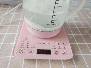 10、茯苓香蕉粥,养生壶接通电源，选择养生粥程序