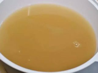 12、左三圈，右三圈——麦芽糖制作大图解,过滤好的水，放过锅内，加热，熬稠。