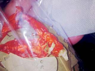 2、万能电饭锅卤猪脚,把香料放入干净的纱布袋里，当然没有的话直接放锅里也可以