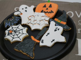 15、万圣节“捣鬼”糖霜饼干,完成。走咱们一起去狂欢☄ฺ(◣д◢)☄ฺ