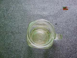 6、美白又减肥的蜂蜜柠檬水,杯子底部舀一勺蜂蜜