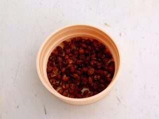 6、五花肉烧萝卜,花椒粒