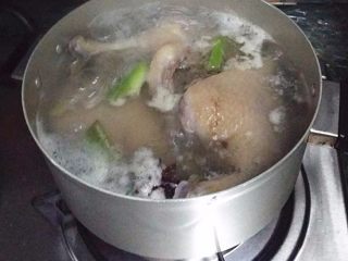 7、南京盐水鸭,再次煮开后，转小火捂35分钟左右