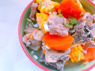 12、百合枸杞排骨汤,炖20分钟即可出锅