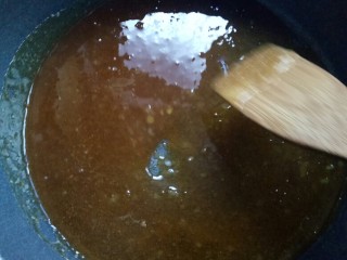 8、花生芝麻糖（家庭版）,这样的状态就算熬好了