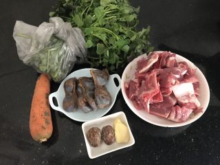 1、陈肾西洋菜猪骨汤,全部材料集合