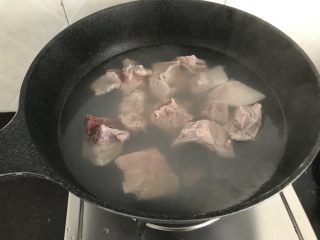 4、陈肾西洋菜猪骨汤,飞水处理
