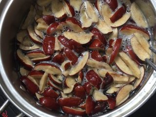 4、香甜枣泥糕,大火煮开