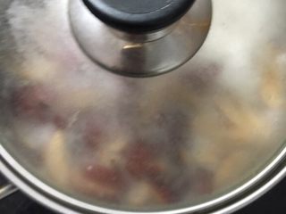 5、香甜枣泥糕,转小火煮10来分钟