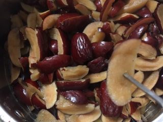 6、香甜枣泥糕,直至筷子能轻易戳穿枣子