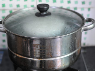 10、红糖甑糕,放入蒸锅，大火蒸20分钟即可