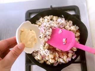 8、奶油鸡肉炖饭,加入蛋黄酱