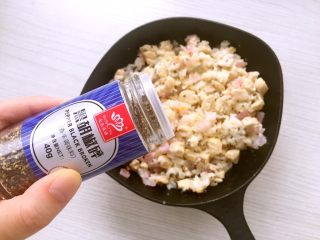 11、奶油鸡肉炖饭,撒入适量粗黑胡椒粒即可