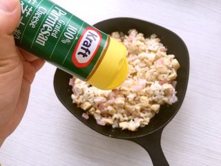 10、奶油鸡肉炖饭,撒上适量起司粉