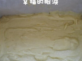 7、柠檬蛋糕,将蛋糕糊倒入吐司模中，放入预热好的烤箱烘烤即可