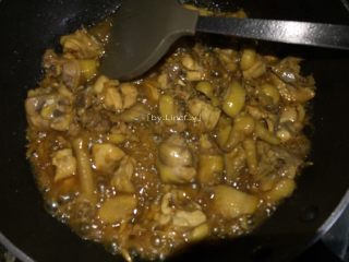 14、红炆鸡块,翻炒均匀至汤汁浓稠