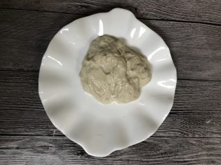 5、自制凉皮,洗完的面团就是面筋了，不要扔掉可以蒸了吃的。