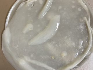 9、自制凉皮,做好的凉皮一定要抹上油再摞在一起。