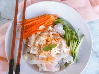 13、自制凉皮,不吃辣椒的也可以不放辣。