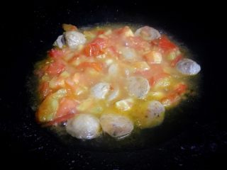 9、了不起的小番茄 番茄牛丸芝士意面,加入凉白开,让番茄和牛丸煮约30秒。