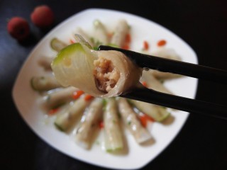 23、萝卜肉卷,超级美味的水晶萝卜肉卷，赶紧动手做起来吧！