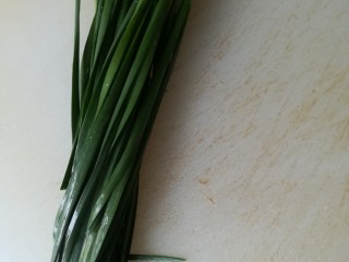 2、小锅米线,韭菜洗好待用