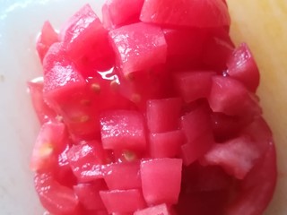 4、小锅米线,番茄切碎