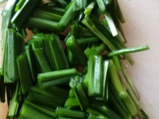 5、小锅米线,韭菜切断