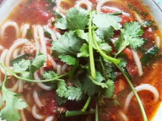 14、小锅米线,最后放在碗里即可