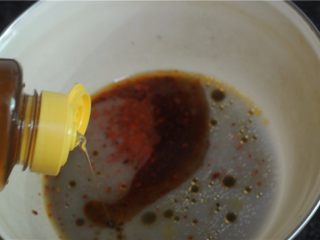 6、柠檬蜂蜜烤鱼排,将所有的配料放入大盆里