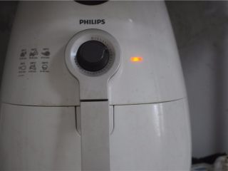 10、柠檬蜂蜜烤鱼排,炸8分钟即可出锅备用