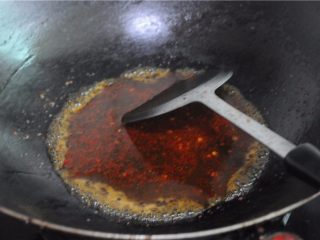 11、柠檬蜂蜜烤鱼排,腌鱼排的汁倒入锅里，烧开