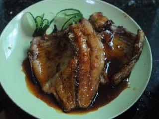 12、柠檬蜂蜜烤鱼排,淋在鱼排上即可