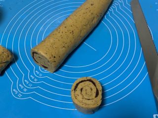 13、红枣红糖馒头,卷卷边缘捏紧