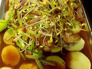 13、烤鲈鱼,放入烤箱再200度上下火烤5分钟