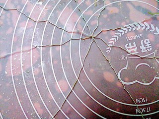 16、#最爱包子#+仿真小南瓜豆沙包,棉线用油涂下，防止蒸时不好取下来，弄成米字形