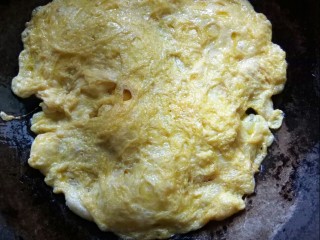 3、#冬日暖心菜#   一碗热汤面,油多，大火炒鸡蛋。