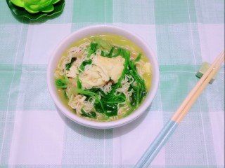 10、#冬日暖心菜#   一碗热汤面,冬日暖暖的一碗热汤面。