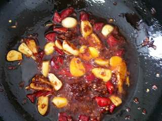 15、毛血旺,炒散。