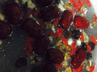 12、八宝粥,将所有食材准备好后，用清水冲洗干净，
