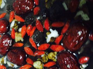 13、八宝粥,我用的是电砂锅，锅中掺入适量清水，晚上插好电，选择自动档，晚上10左右开启早上6点钟差不多就可以了，不用管自动炖一晚上，早上起来就可以喝，很方便的