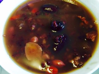 14、八宝粥,炖好的八宝粥，软糯香甜比外面卖的好吃太多了，可以根据自己口味，选择放糖，我一般不放糖，我觉得很有甜味了