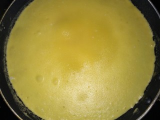 9、健康吃早餐――无油低脂手握三丝鸡蛋饼,中大火半分钟左右就可以了,不能煎的太熟。