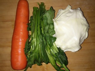 15、健康吃早餐――无油低脂手握三丝鸡蛋饼,青菜洗净备用。