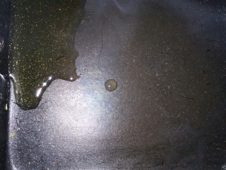 18、健康吃早餐――无油低脂手握三丝鸡蛋饼,放油。