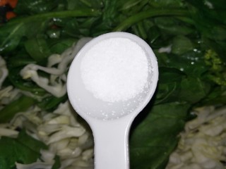 20、健康吃早餐――无油低脂手握三丝鸡蛋饼,加半勺盐。