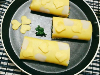 25、健康吃早餐――无油低脂手握三丝鸡蛋饼,成品图。