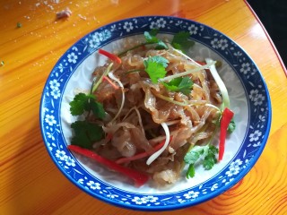 12、人人都爱吃凉拌海蜇皮,成品图。