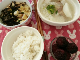 14、一个人没有厨房的日子(二),蒸蛋。那时候杨梅都熟了。山药炖排骨。