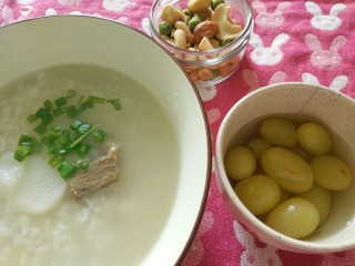 15、一个人没有厨房的日子(二),果仁和葡萄罐头，山药粥。